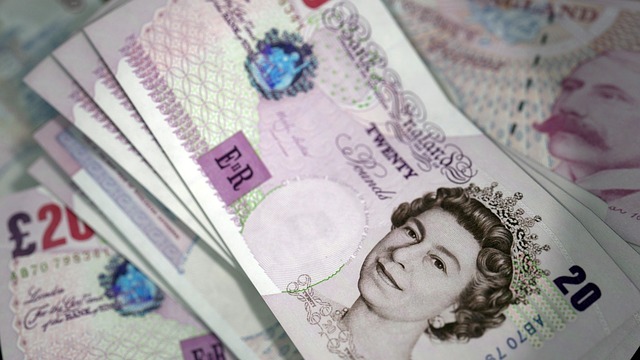 £20 notes laying on top of each other